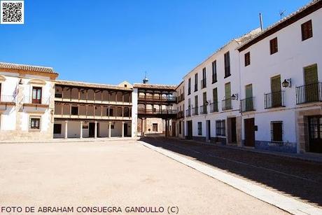 NOsóloTURISTAlcalá: Bella muestra de arquitectura popular castellana en la Plaza Mayor de Tembleque (Toledo/Castilla-La Mancha).