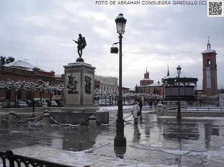 NEVADAlcalá: Bella y gélida estampa nevada, invernal y navideña de la Plaza Mayor de Cervantes o del Mercado Viejo de la Ciudad de Alcalá de Henares.