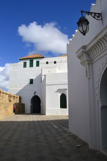 La pasarela en Assilah que da al océano, parte de la antigua fortaleza portuguesa