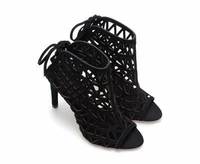 Dos sandalias muy similares en temporadas diferentes