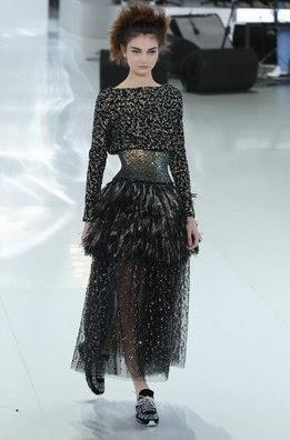 Chanel recorre la Alta Costura con deportivas en París Chanel recorre la Alta Costura con deportivas en París