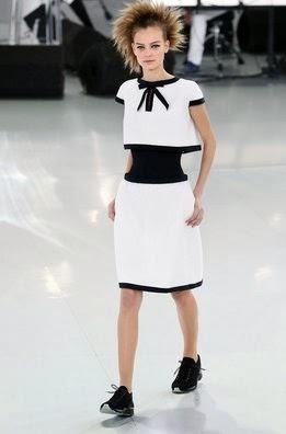 Chanel recorre la Alta Costura con deportivas en París Chanel recorre la Alta Costura con deportivas en París