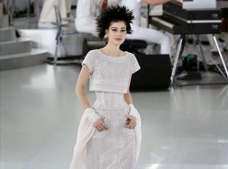 Chanel recorre la Alta Costura con deportivas en París Chanel recorre la Alta Costura con deportivas en París