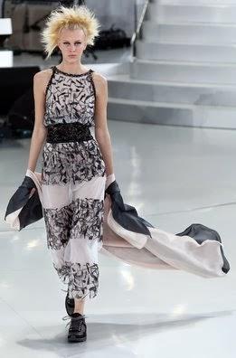 Chanel recorre la Alta Costura con deportivas en París Chanel recorre la Alta Costura con deportivas en París