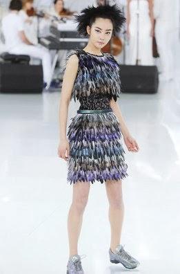 Chanel recorre la Alta Costura con deportivas en París Chanel recorre la Alta Costura con deportivas en París