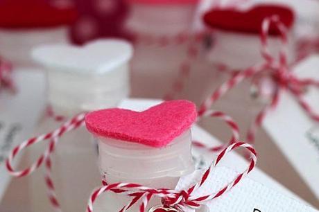 Embases caseros con motivos para San Valentín para regalar burbujas