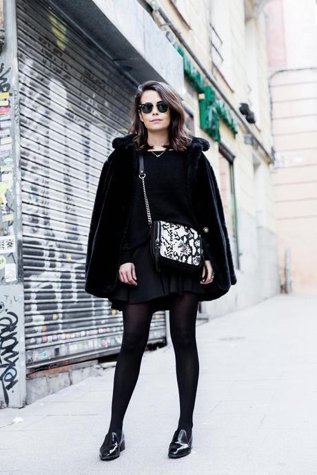 Lace_Sweater-Neoprene_Skirt-Loafers-Outfit-Street_Style-Snake_Bag-Fur_Coat-8