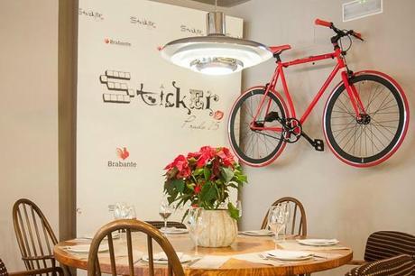 Sticker: saca a tus amigos de tapas Sticker07