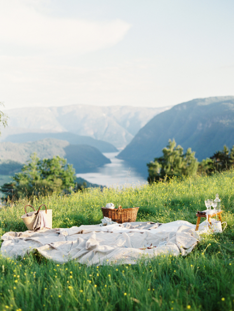 elopement-picnic-norway-wedding-ideas