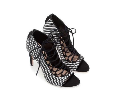 Imagen 2 de SANDALIA TACÓN ABOTINADA CORDONES de Zara