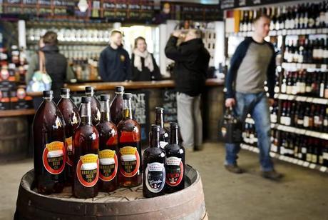 Decoración para tienda de cervezas de importación - Rebellion Beer UK