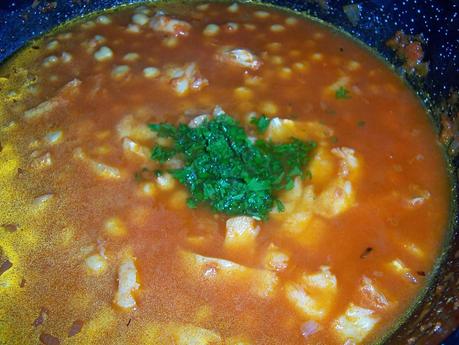 GARBANZOS CON BACALAO Y TOMATE