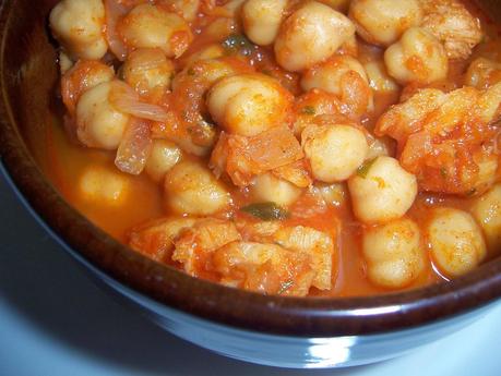 GARBANZOS CON BACALAO Y TOMATE