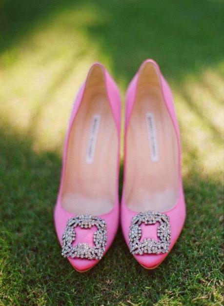 Novias con zapatos color rosa