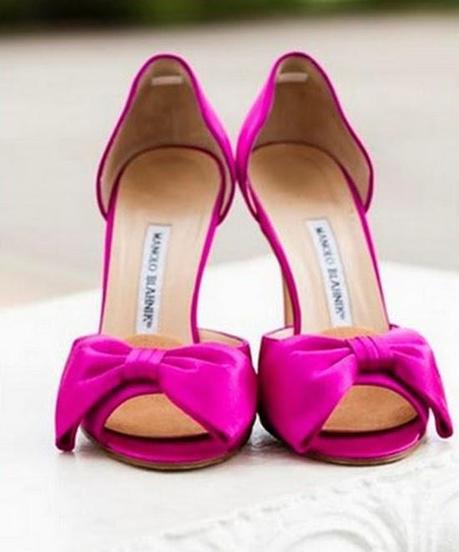 Novias con zapatos color rosa