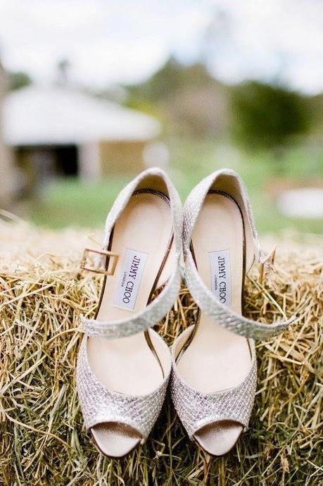 Novias con zapatos color rosa