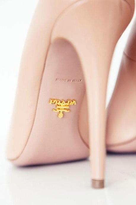 Novias con zapatos color rosa