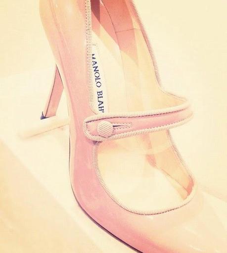 Novias con zapatos color rosa