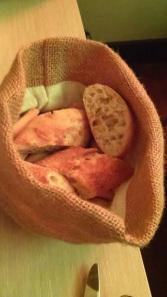 Llega 80 grados a Malasaña canasta de pan