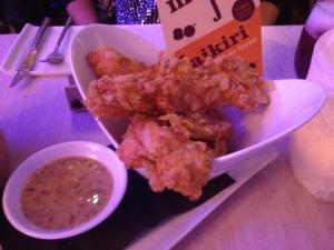 Llega 80 grados a Malasaña finger chips de pollo con salsa honeymostard