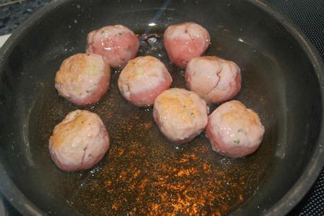 Albondigas de Pollo a la Bilbaina Albondigas de Pollo a la Bilbaina