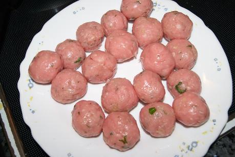 Albondigas de Pollo a la Bilbaina Albondigas de Pollo a la Bilbaina