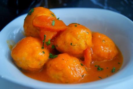 Albondigas de Pollo a la Bilbaina Albondigas de Pollo a la Bilbaina