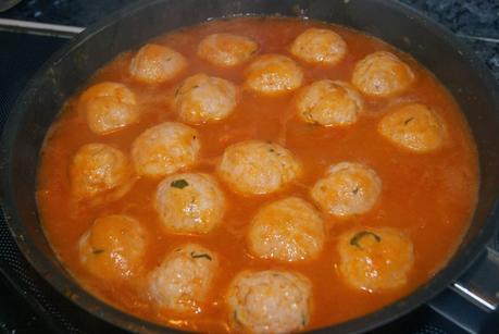 Albondigas de Pollo a la Bilbaina Albondigas de Pollo a la Bilbaina