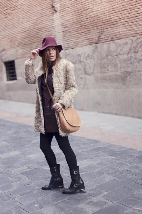 street style barbara crespo barrio de las letras madrid zara leather dress hat fashion blogger outfit