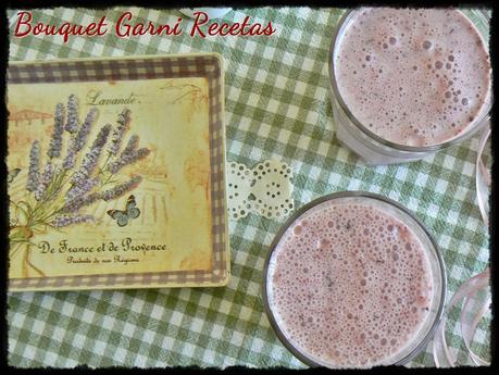 Lassi de frutillas y arándanos Lassi de frutillas y arándanos