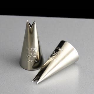 Galletas de Corona de Navidad usando la punta 352 Galletas de Corona de Navidad usando la punta 352