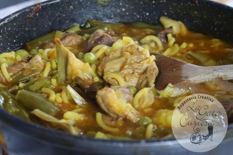 FIDEOS CON COSTILLEJAS (COSTILLA)