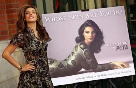 Kelly Brook o cuando lo demasiado evidente resulta muy vulgar