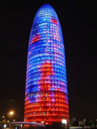 En Barcelona podemos juntar tradición y uno de los edificios más modernos para la noche de fin de año…Torre Agbar. nice place!!!