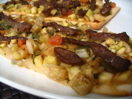 EMPANADA DESCUBIERTA DE VERDURAS Y TERNERA MACERADA EN SOJA