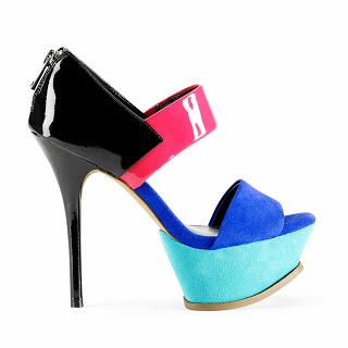 LOCURA POR LOS  TACONES ...