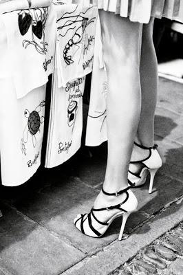 LOCURA POR LOS  TACONES ...