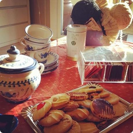 TEA & KNITTING PARTY