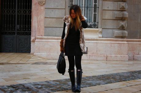 LBD & Chaleco Pelo & Hunter Boots