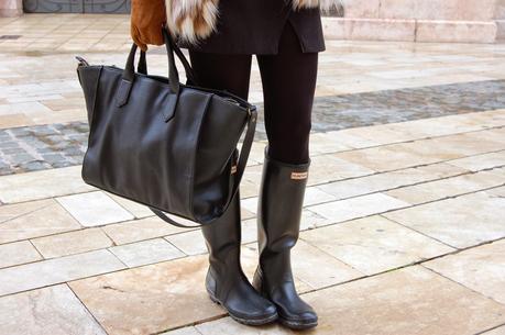 LBD & Chaleco Pelo & Hunter Boots