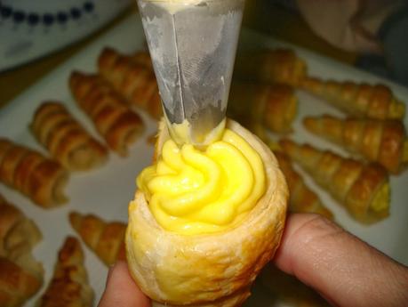 CONOS Y CANUTILLOS DE HOJALDRE Y CREMA