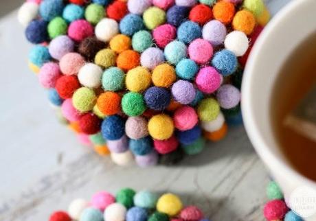 DIY...POSAVASOS CON BOLITAS DE FIELTRO