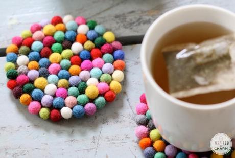 DIY...POSAVASOS CON BOLITAS DE FIELTRO