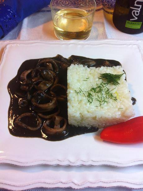 Chipirones En Su Tinta Con Arroz Blanco