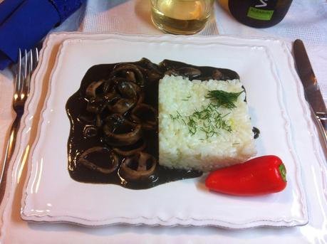 Chipirones En Su Tinta Con Arroz Blanco