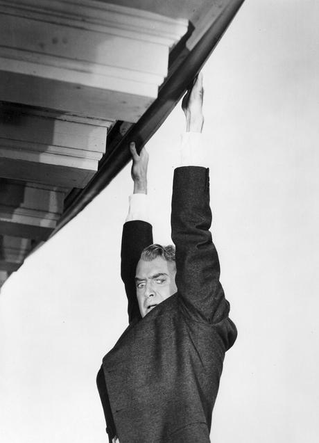 tachar una película de la lista de pendientes.