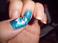 manicura azul marmoleado