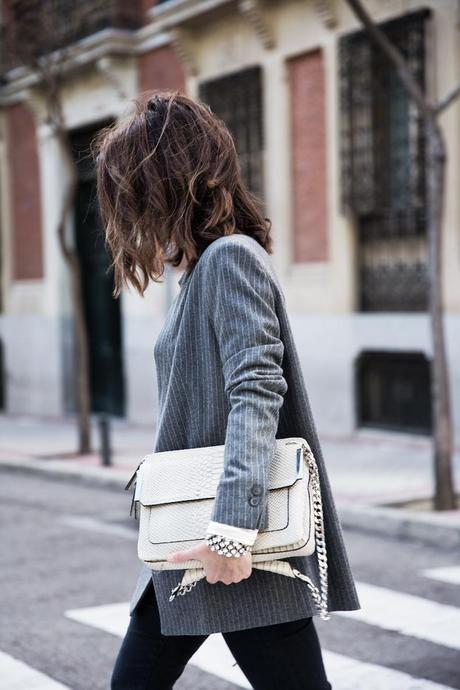 Pinstripe_Blazer-Outfit-Grey_Shoes-Jeans-Snake_Bag-collage_Vintage-street_Style-outfit-24