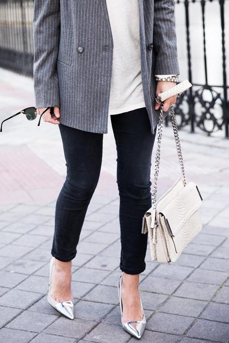 Pinstripe_Blazer-Outfit-Grey_Shoes-Jeans-Snake_Bag-collage_Vintage-street_Style-outfit-4