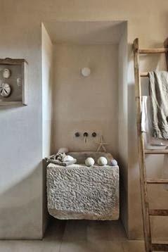 Una piedra en el baño